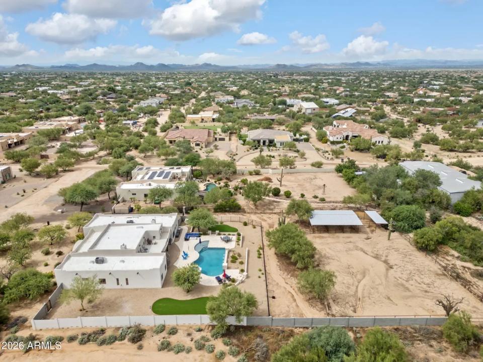 Real Estate Picture 8