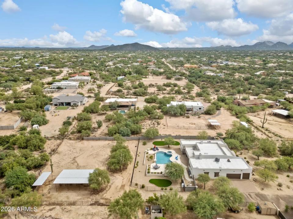 Real Estate Picture 10