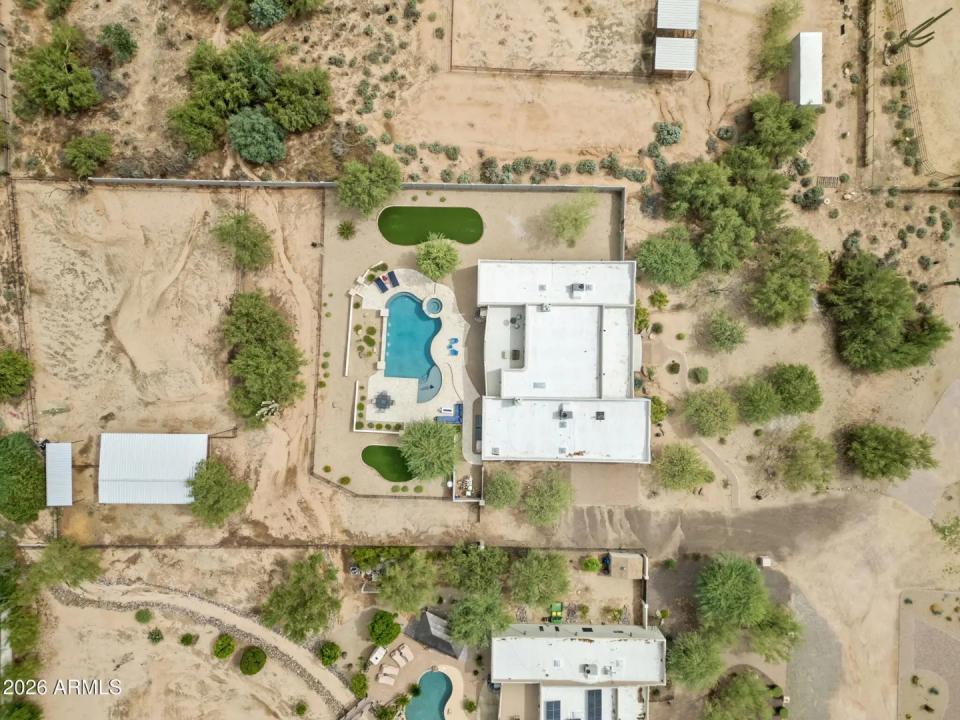 Real Estate Picture 11