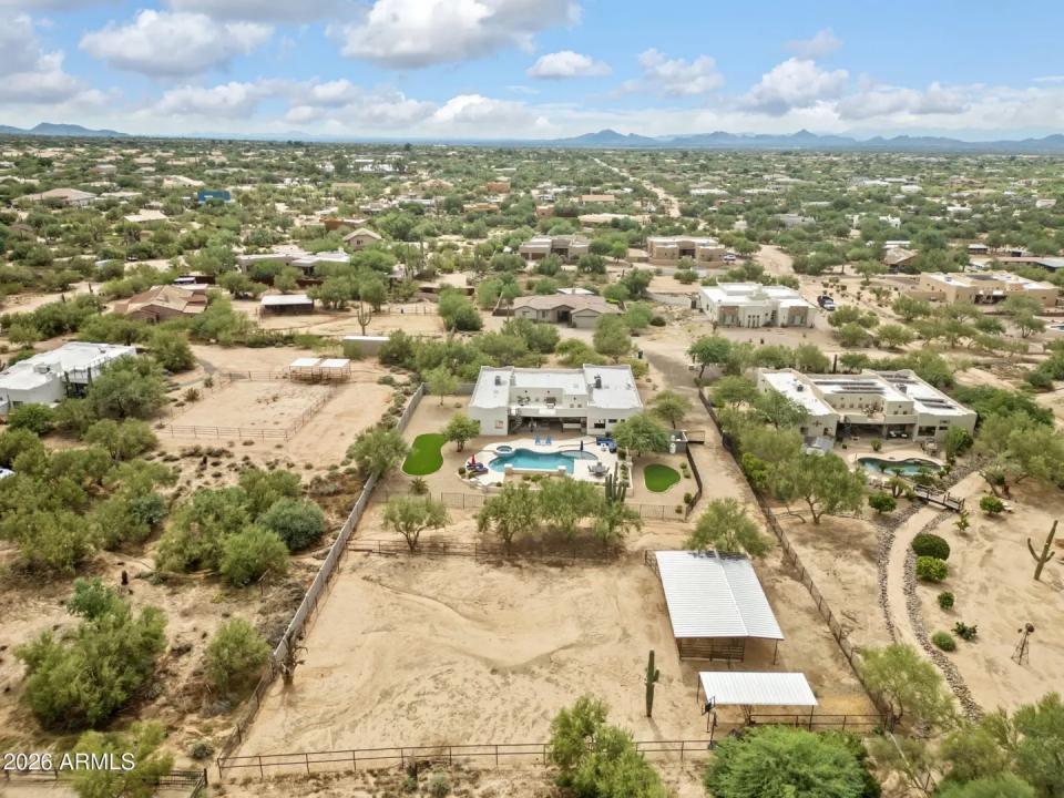 Real Estate Picture 12