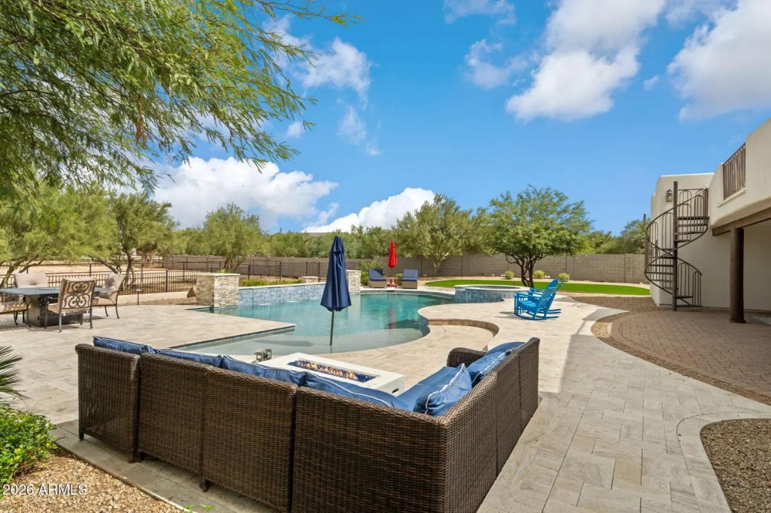 Real Estate Picture 6