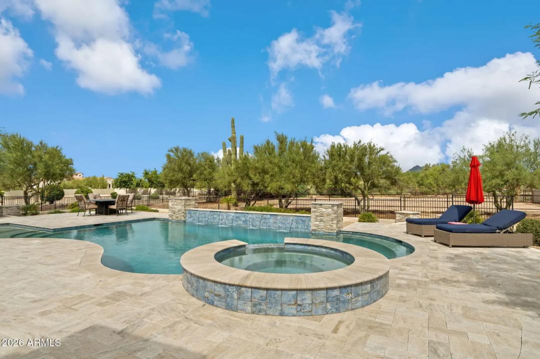 Real Estate Picture 7