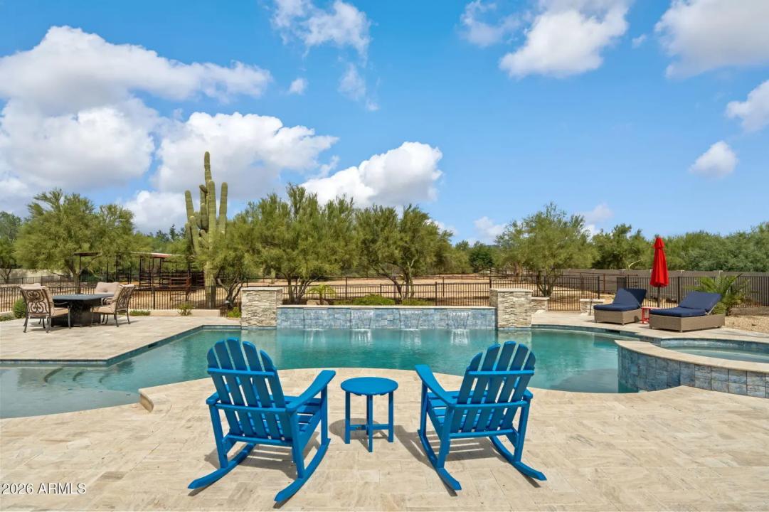 Real Estate Picture 4