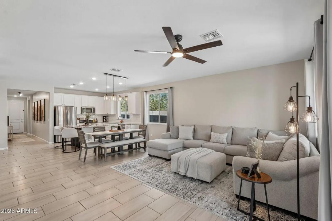 Real Estate Picture 12