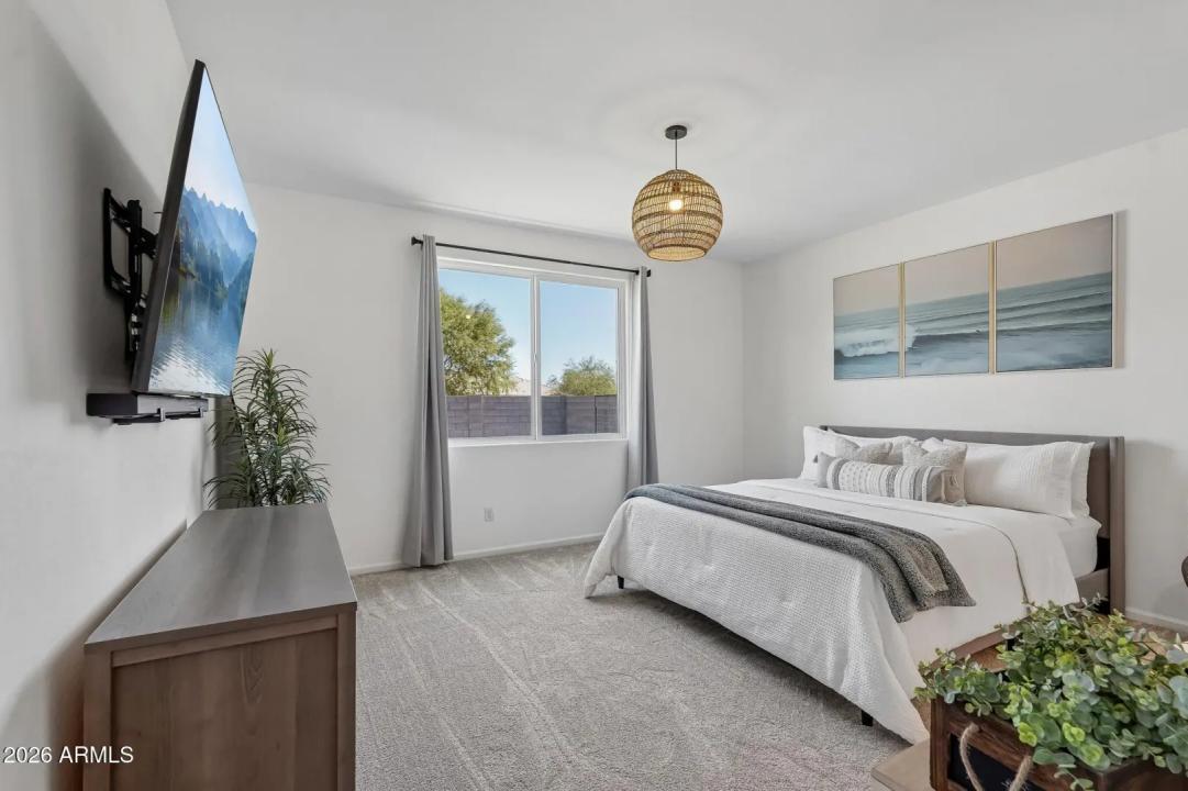 Real Estate Picture 14
