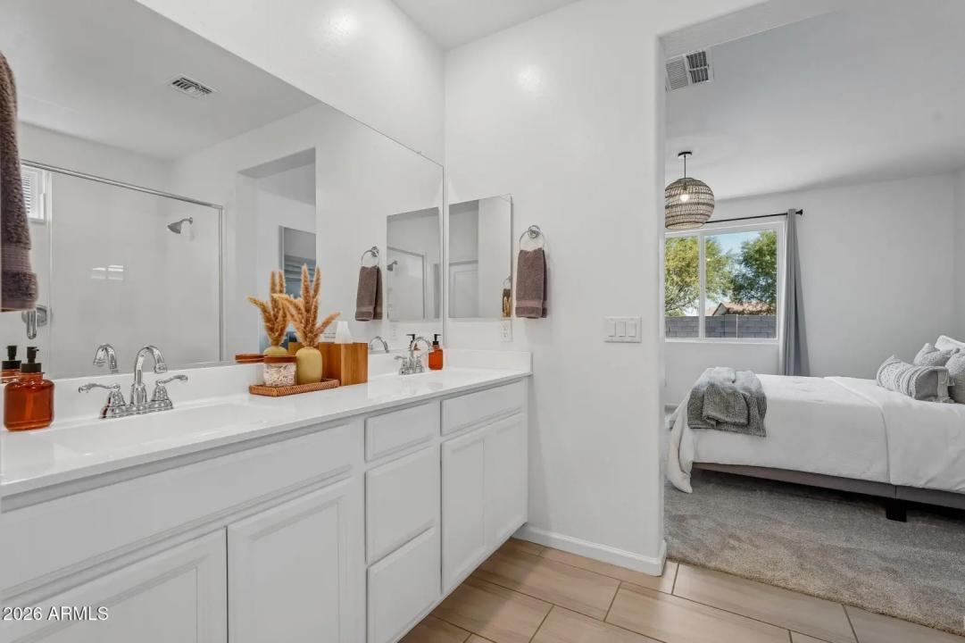 Real Estate Picture 17