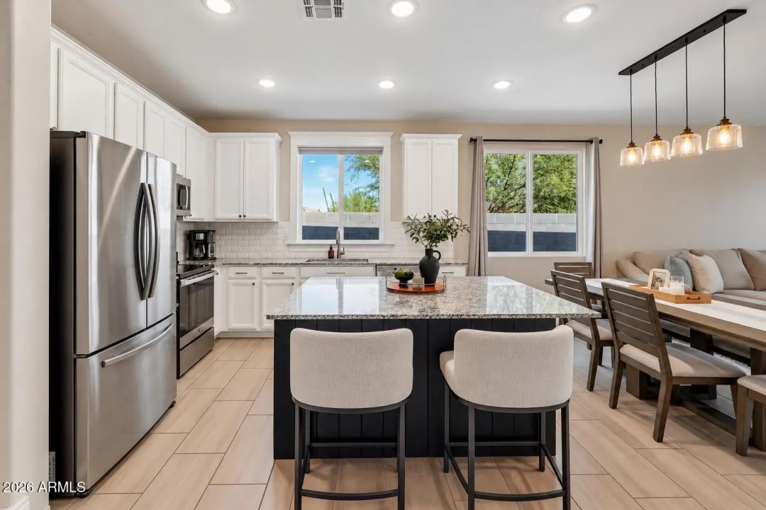 Real Estate Picture 5