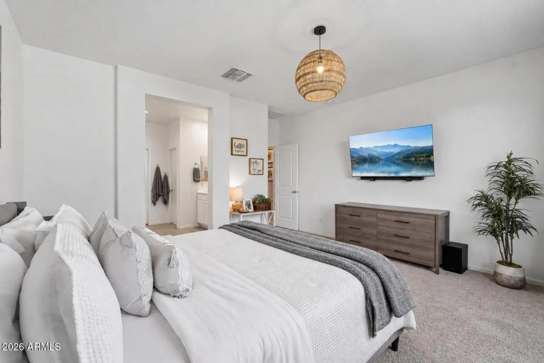 Real Estate Picture 16