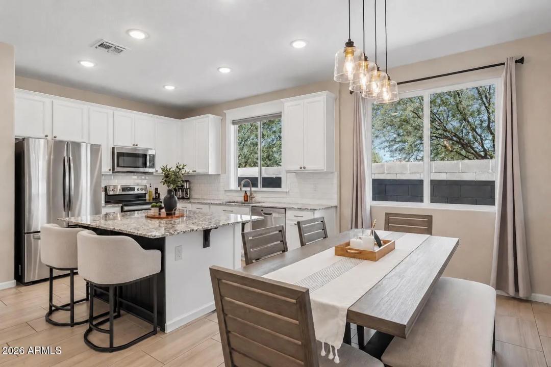 Real Estate Picture 7