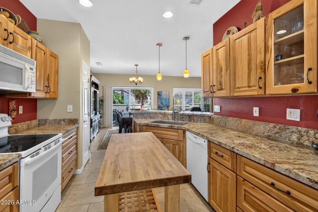 Real Estate Picture 12