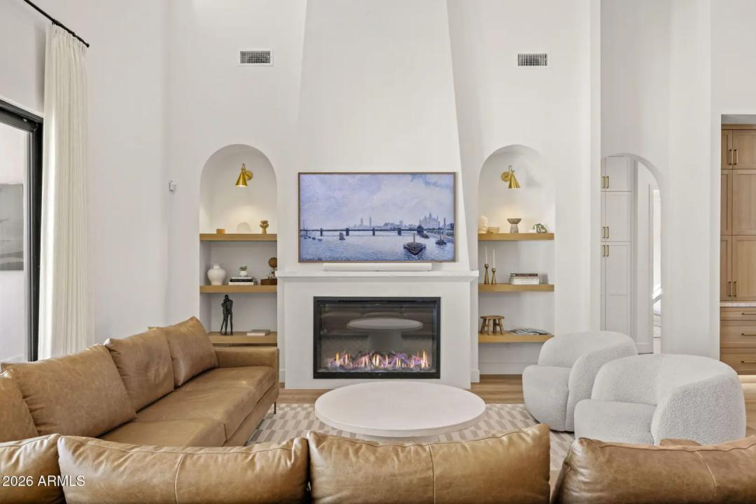 Real Estate Picture 10