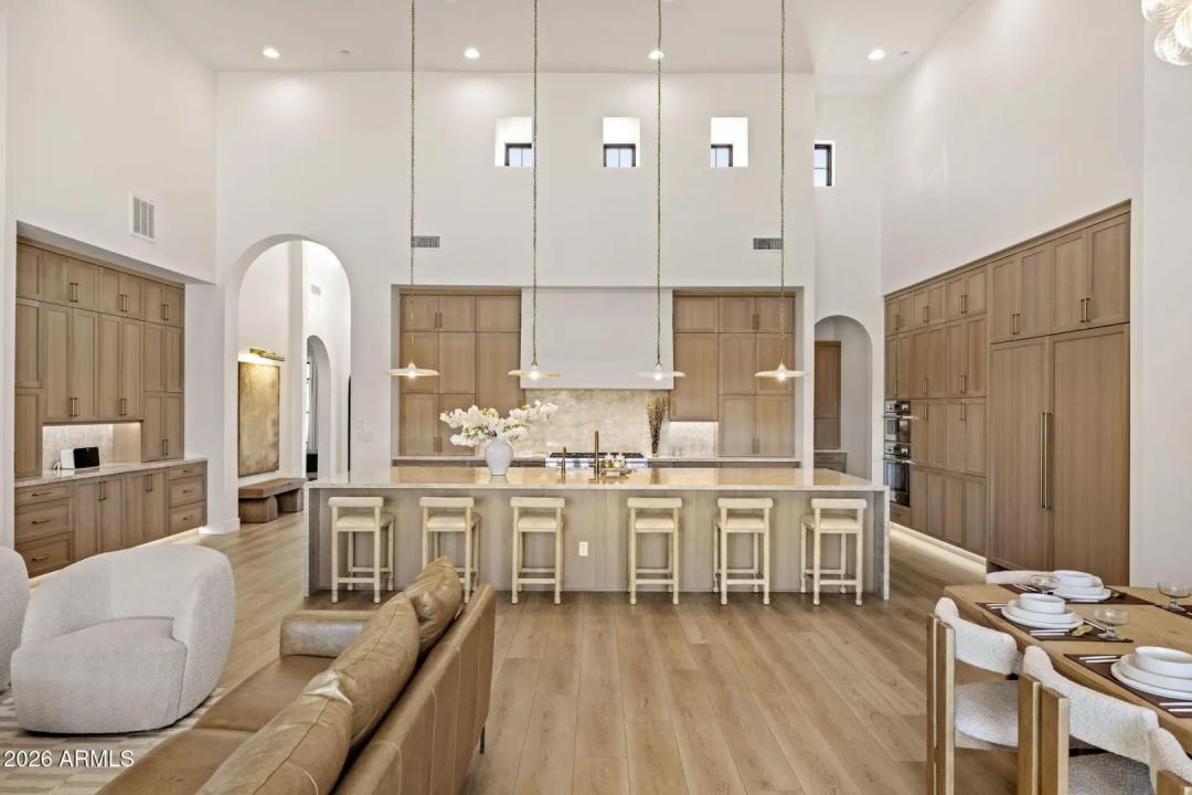 Real Estate Picture 12