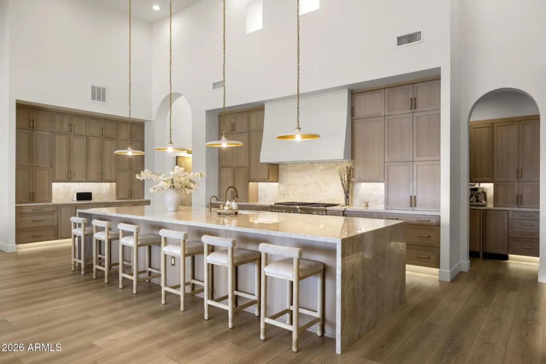 Real Estate Picture 14