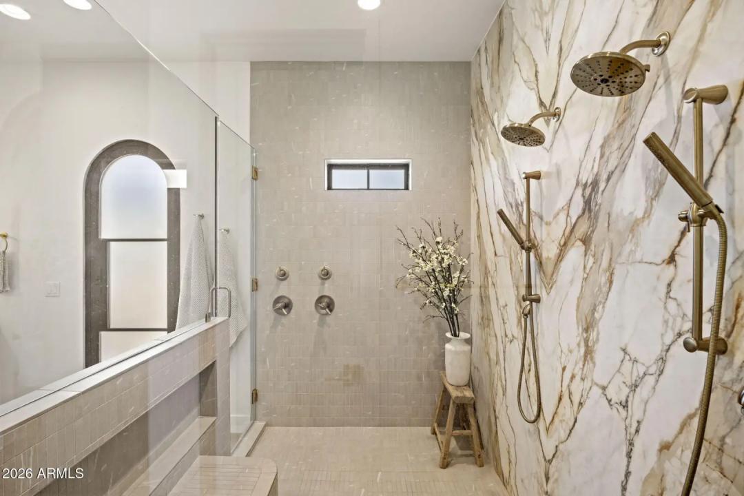 Real Estate Picture 4