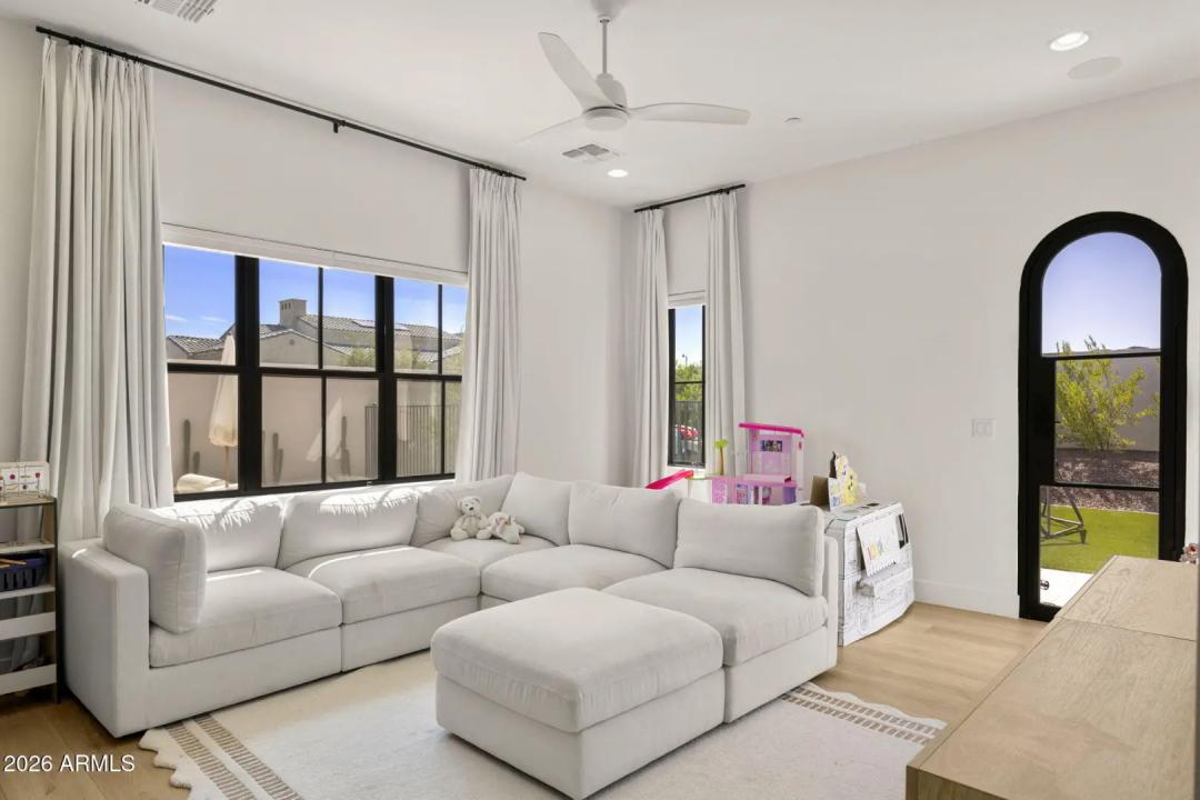 Real Estate Picture 28