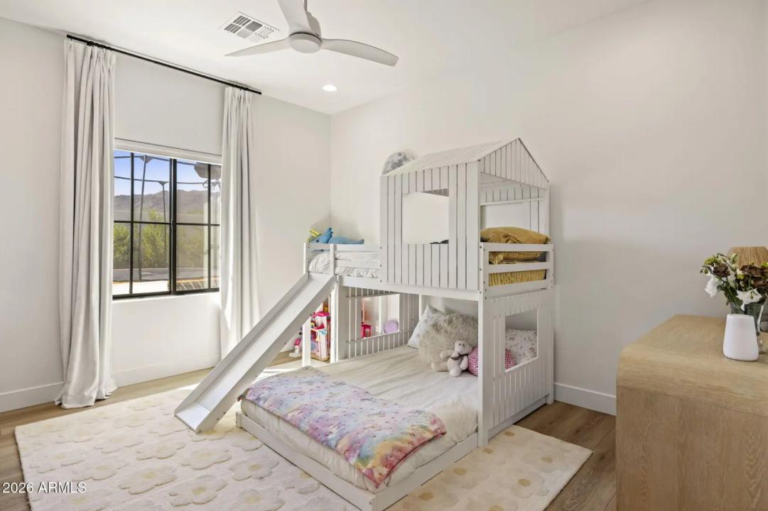 Real Estate Picture 32