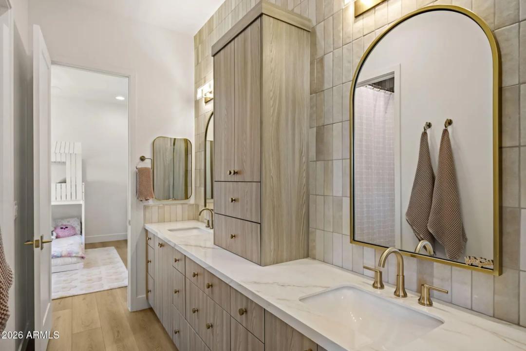 Real Estate Picture 33