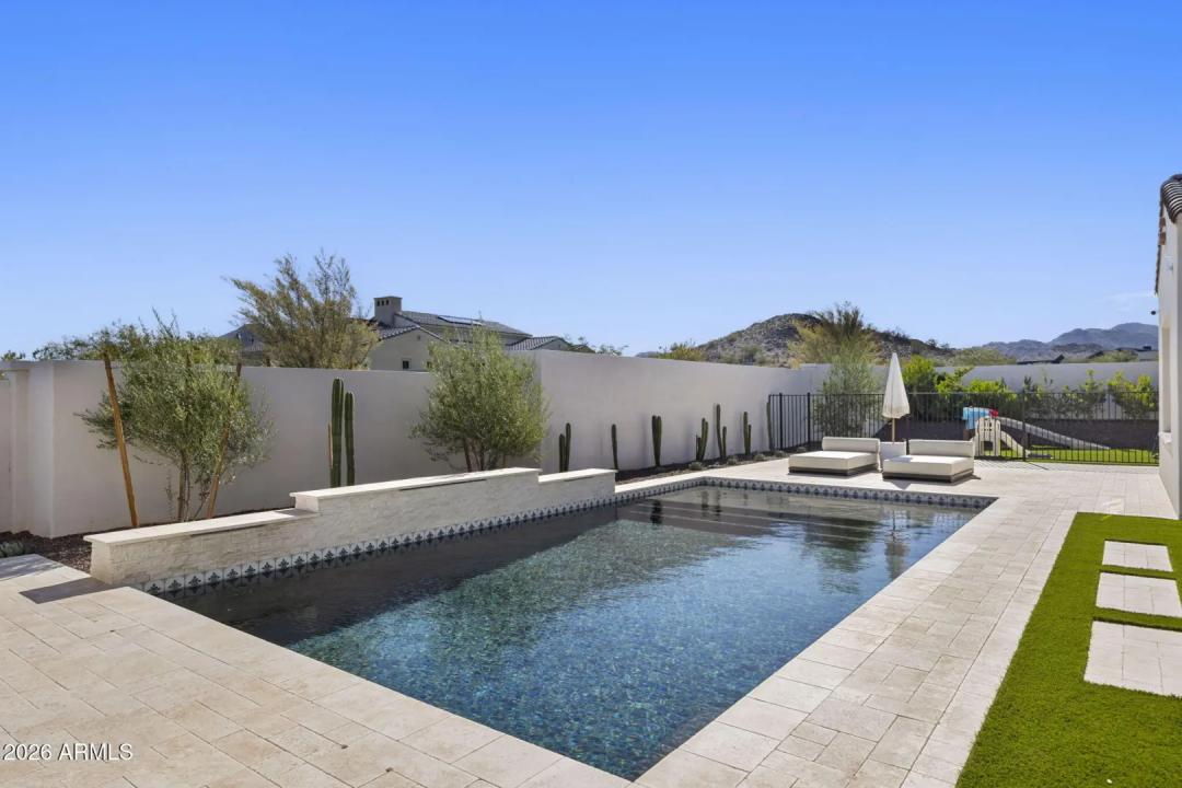 Real Estate Picture 7