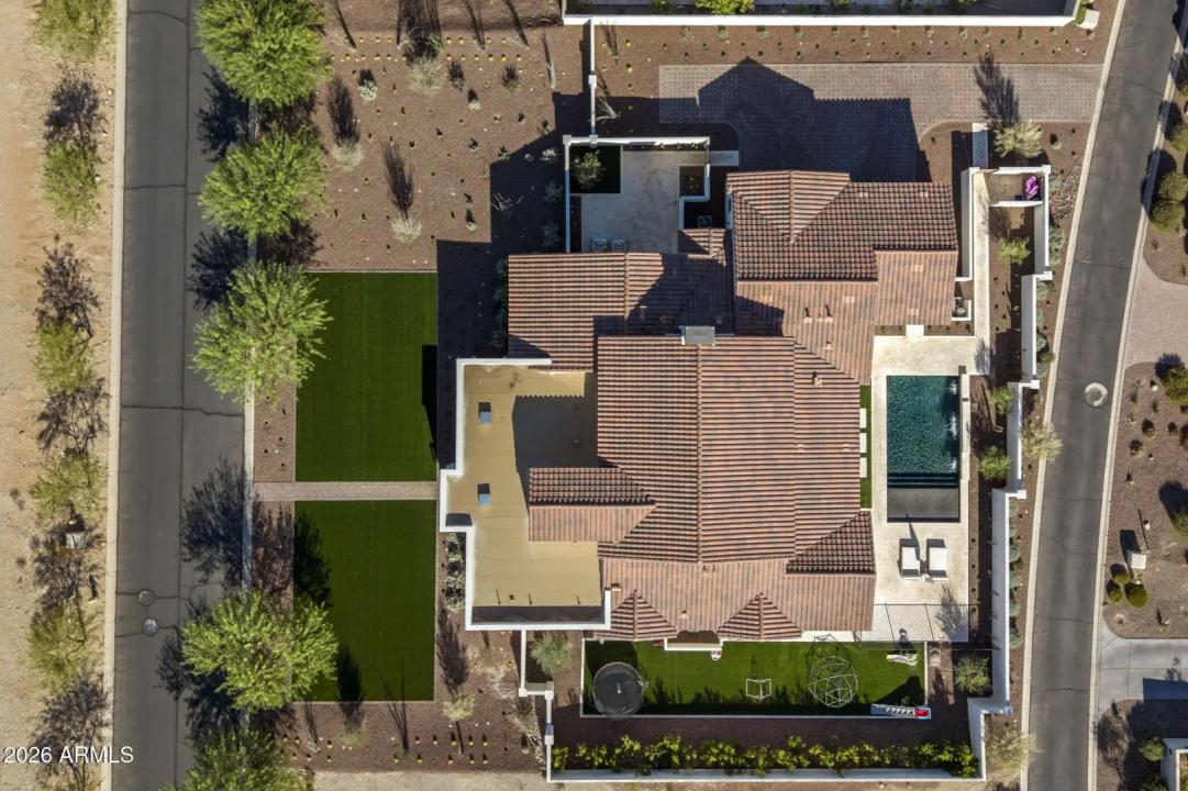 Real Estate Picture 6
