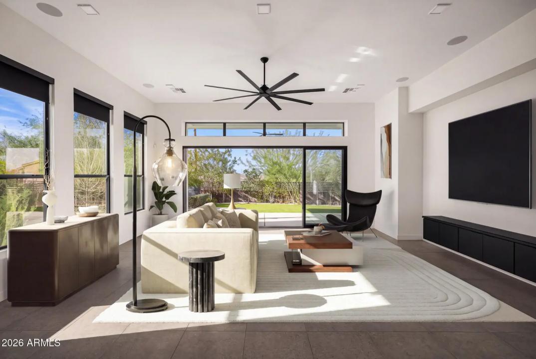 Real Estate Picture 7