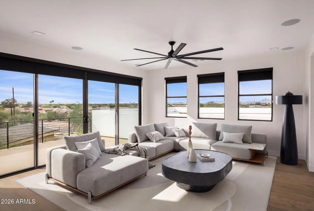 Real Estate Picture 12