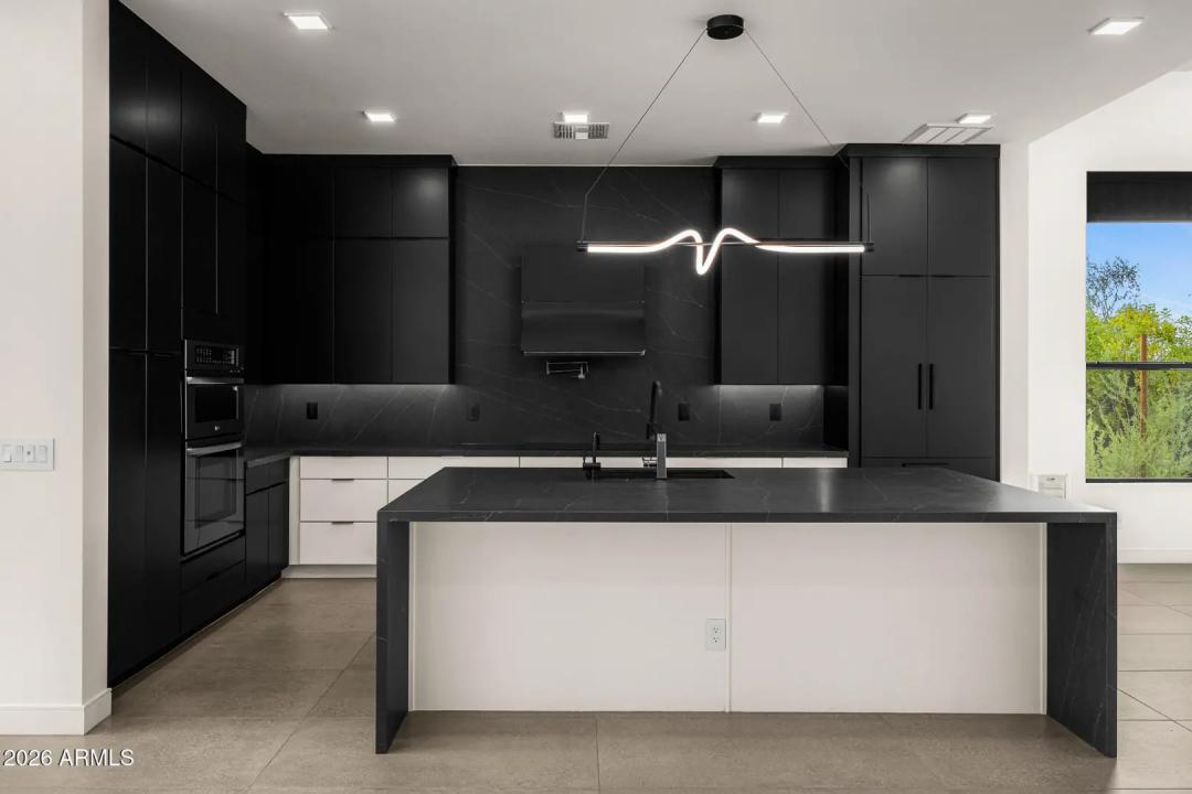 Real Estate Picture 3