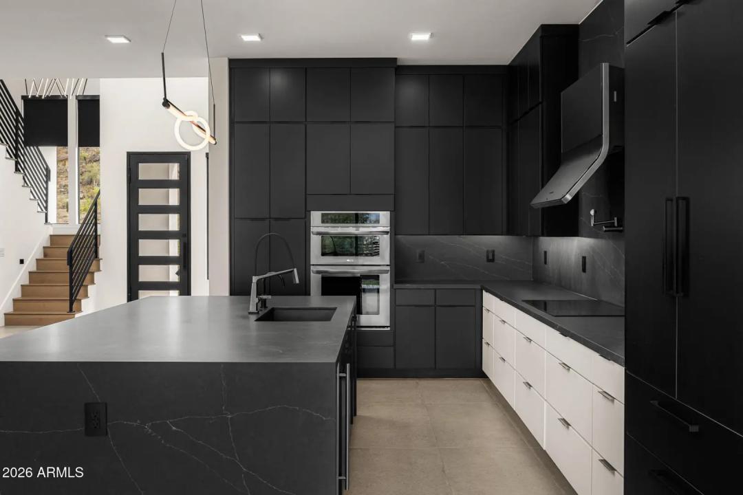 Real Estate Picture 4