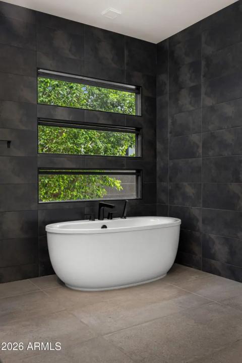 Real Estate Picture 11
