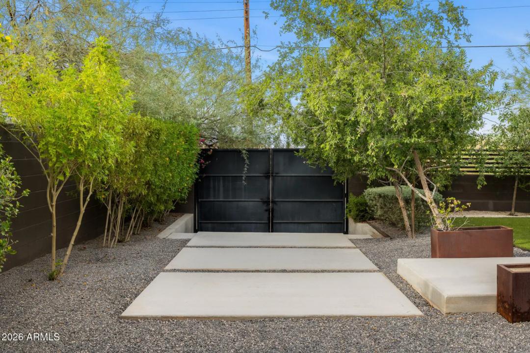 Real Estate Picture 25