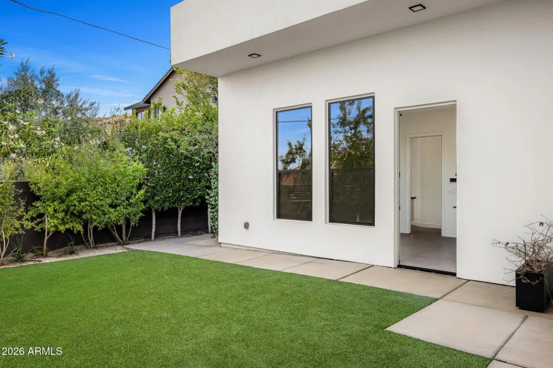 Real Estate Picture 24