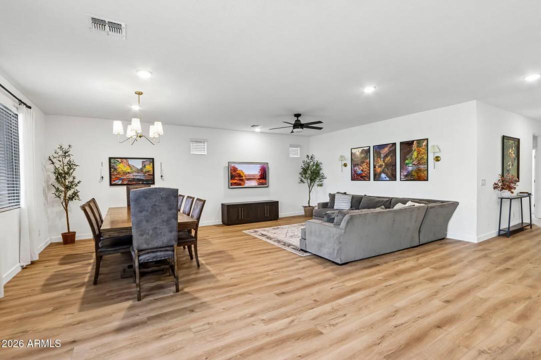 Real Estate Picture 14