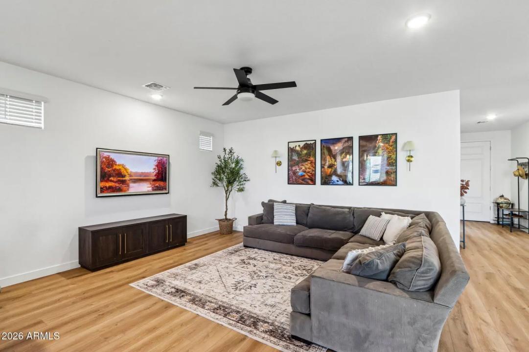 Real Estate Picture 12