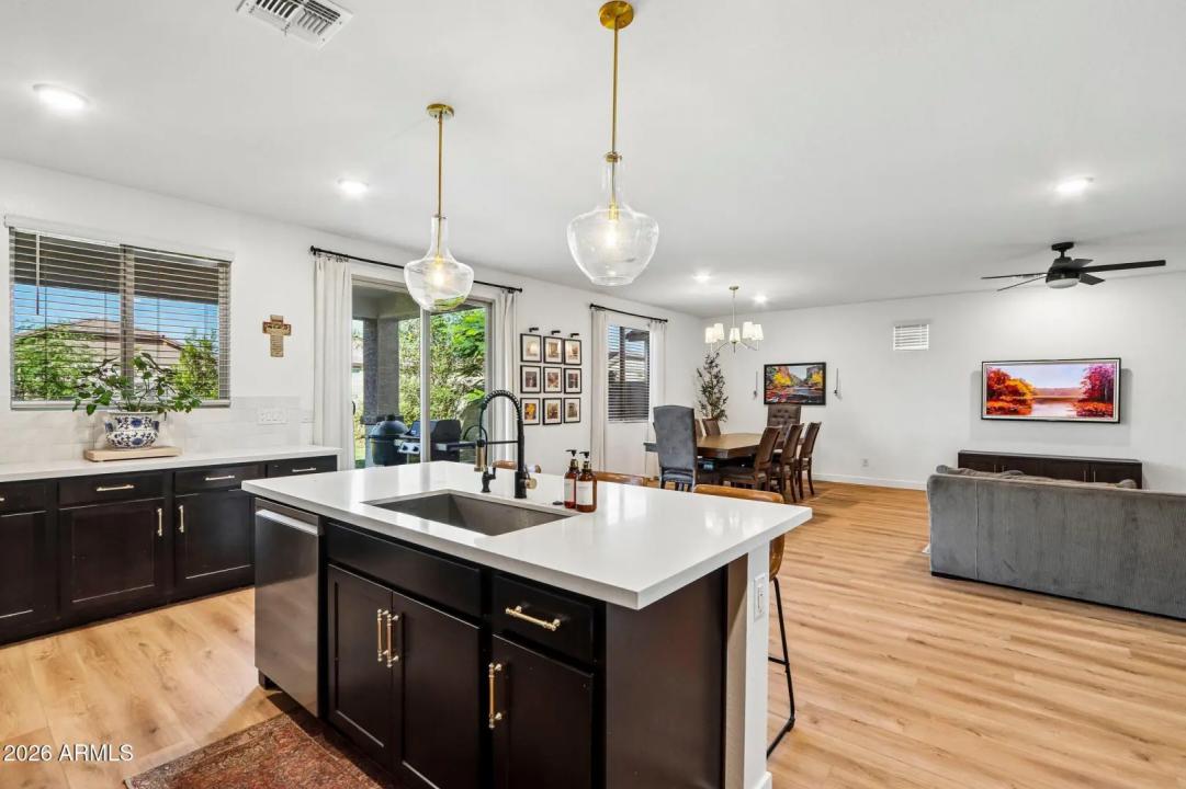 Real Estate Picture 8