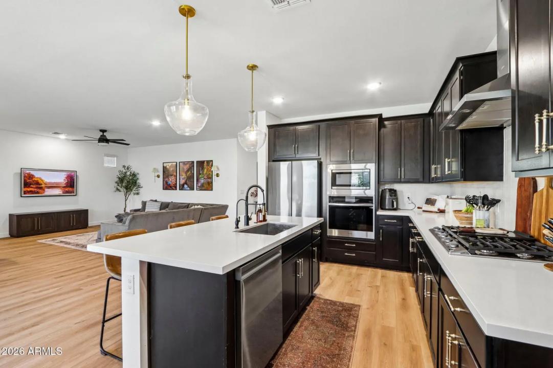 Real Estate Picture 7