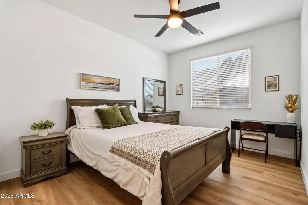 Real Estate Picture 17