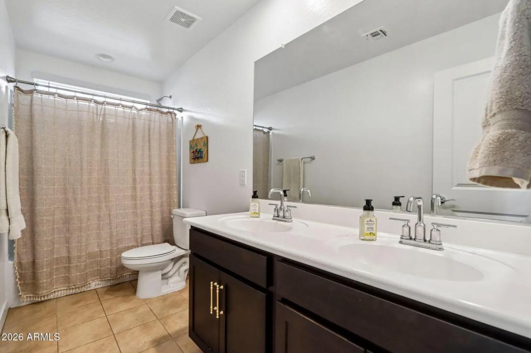 Real Estate Picture 30