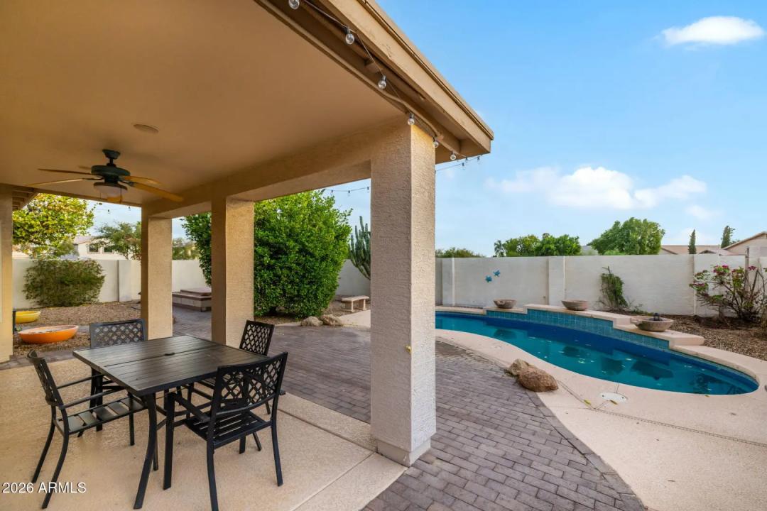 Real Estate Picture 3