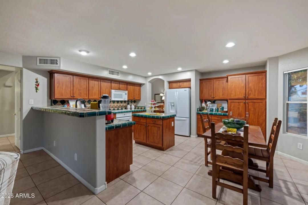 Real Estate Picture 16