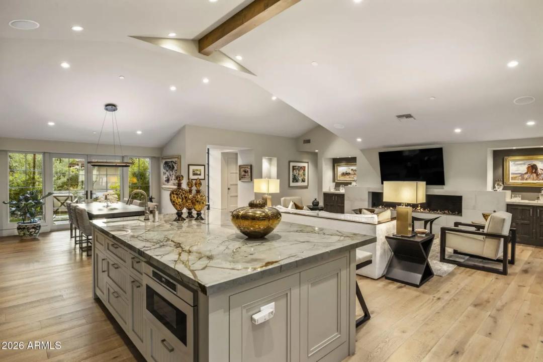 Real Estate Picture 10