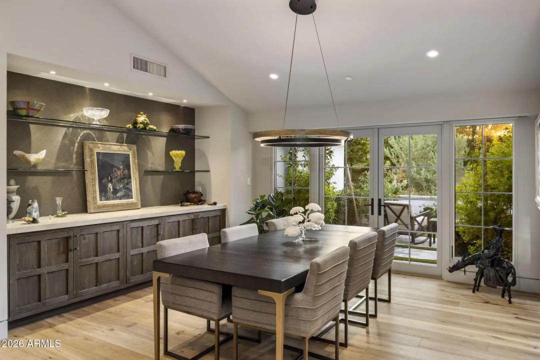 Real Estate Picture 11