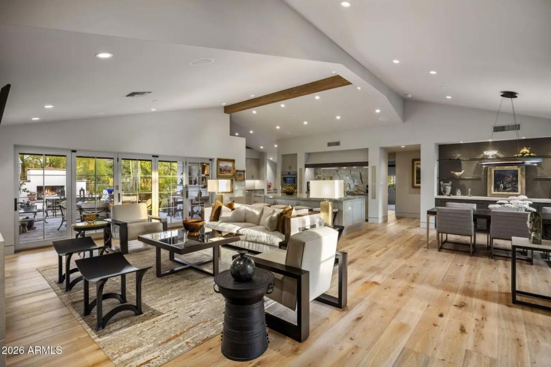 Real Estate Picture 4