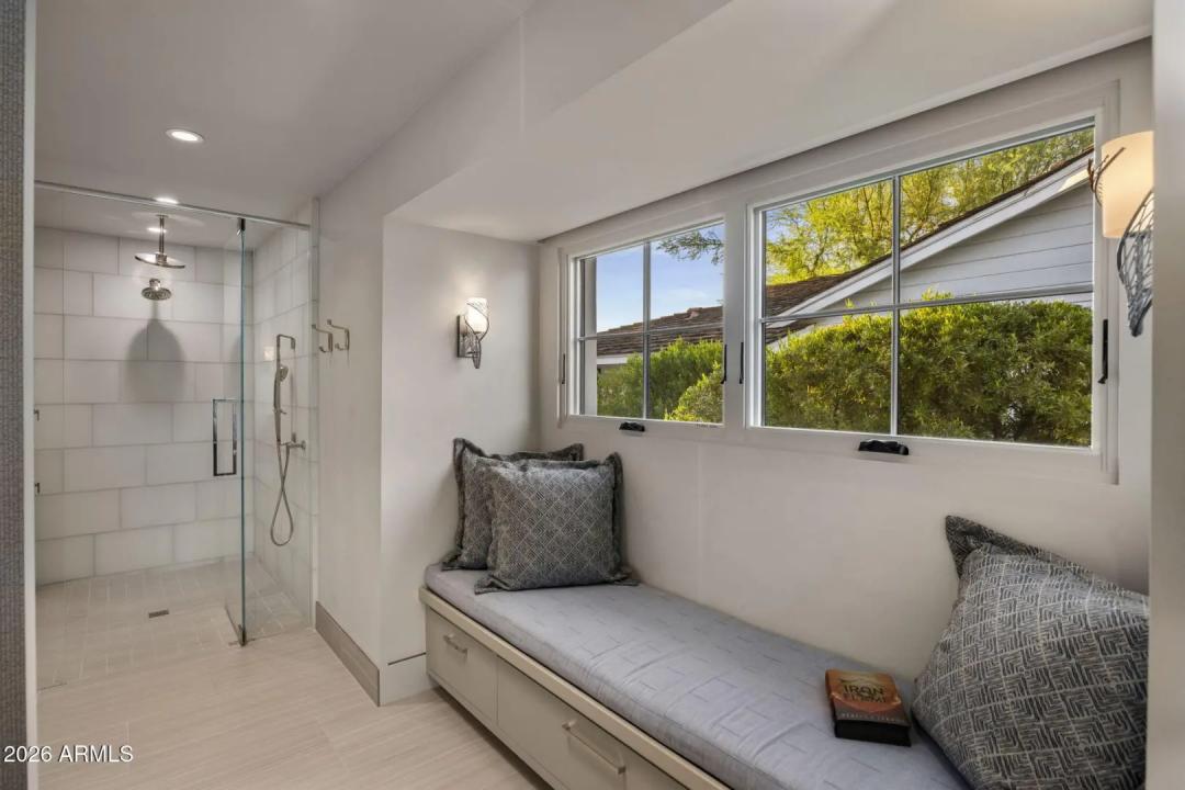 Real Estate Picture 16