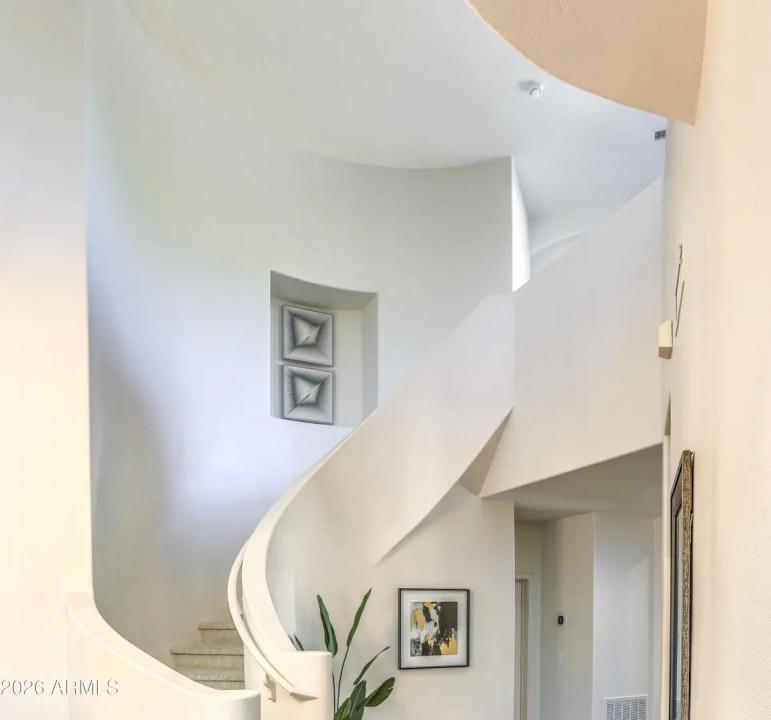 Real Estate Picture 4