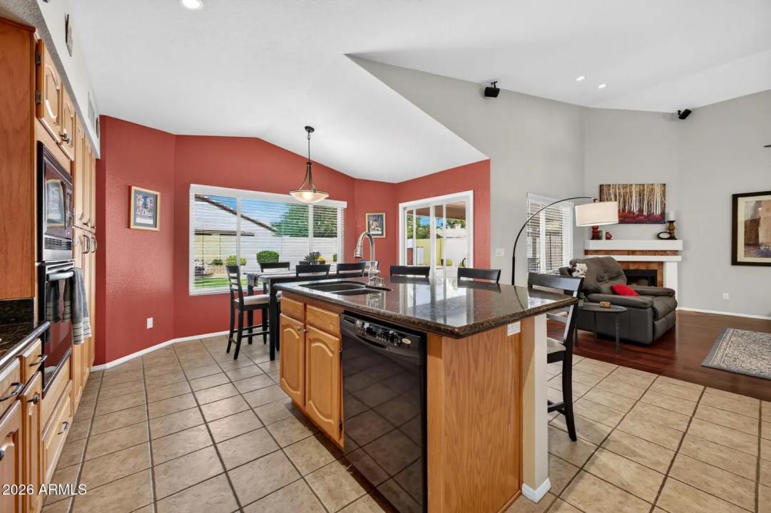 Real Estate Picture 14