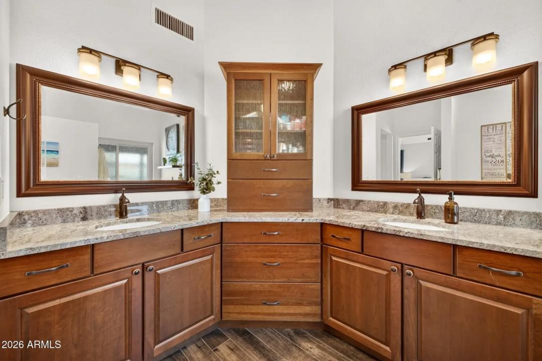 Real Estate Picture 24