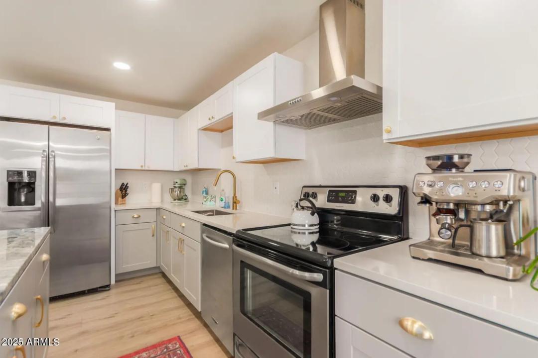 Real Estate Picture 8
