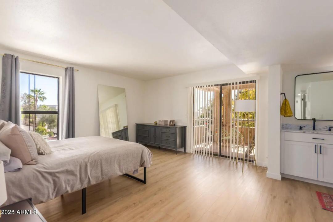 Real Estate Picture 10