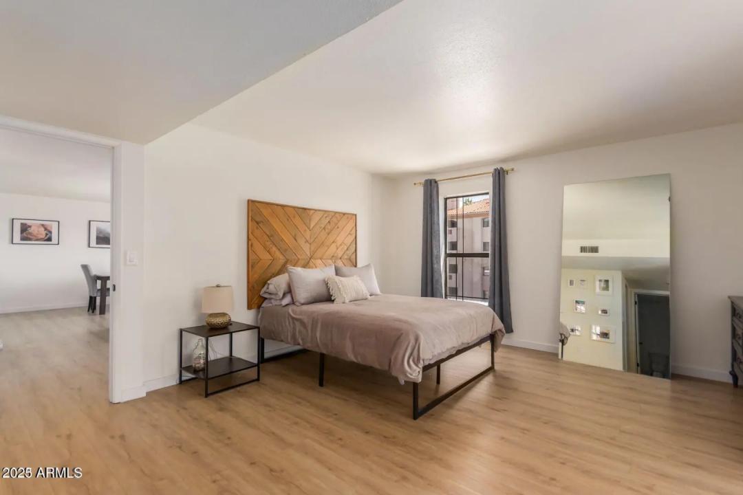 Real Estate Picture 12