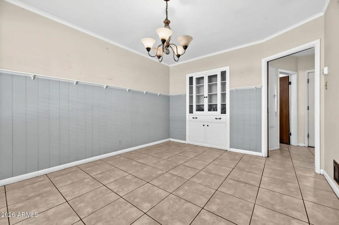 Real Estate Picture 11