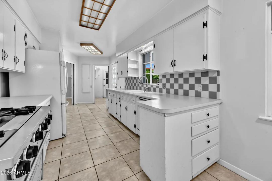 Real Estate Picture 13